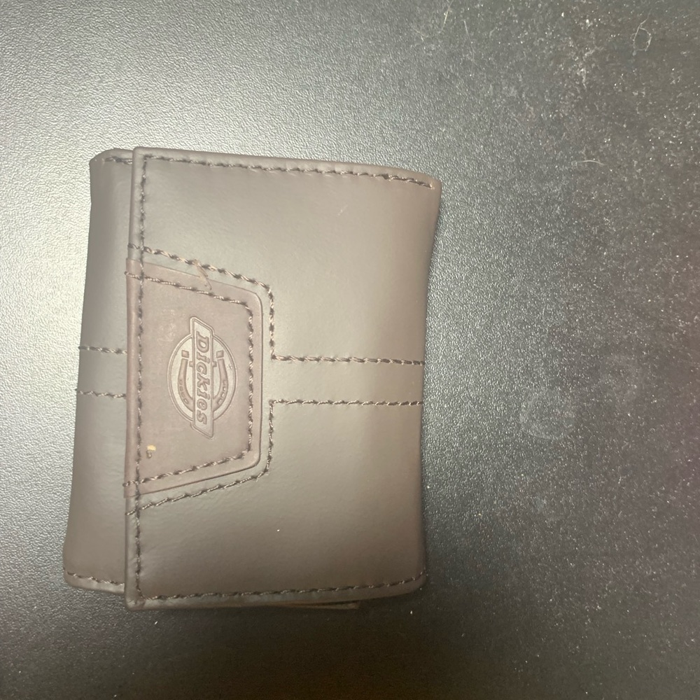 Dickies Men's Leather Extra Capacity Trifold Wallet